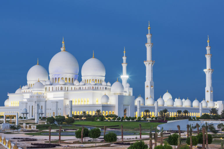 blending-tradition-and-modernity-how-abu-dhabi-and-dubai-mix-heritage-with-innovation